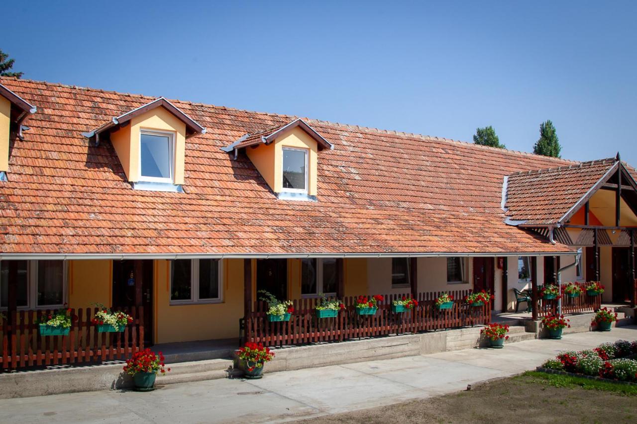 Готель Casa Simon 3 Суботиця Екстер'єр фото